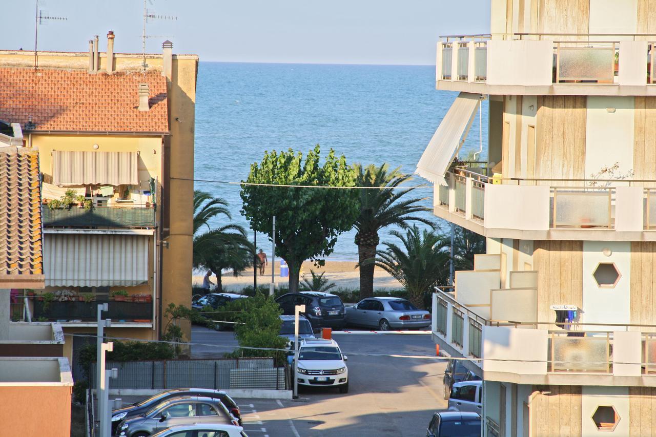 Adria Beach Hotel Альба-Адріатіка Екстер'єр фото